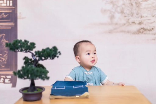 阿拉尔宝宝吐黄水是怎么回事